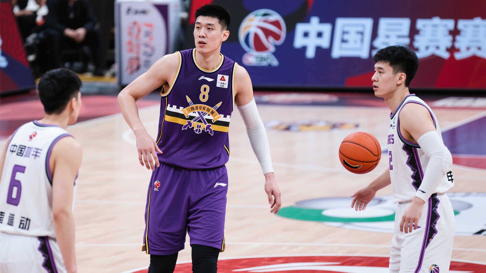 广东力邀陈国豪,二年级新星成交易焦点!北控开出高价筹码曝光 广东力邀陈国豪,二年级新星成交易焦点!北控开出高价筹码曝光